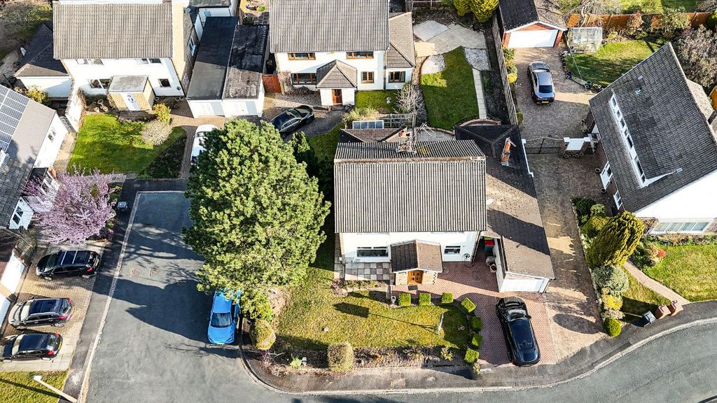 Property photo 2 of 37