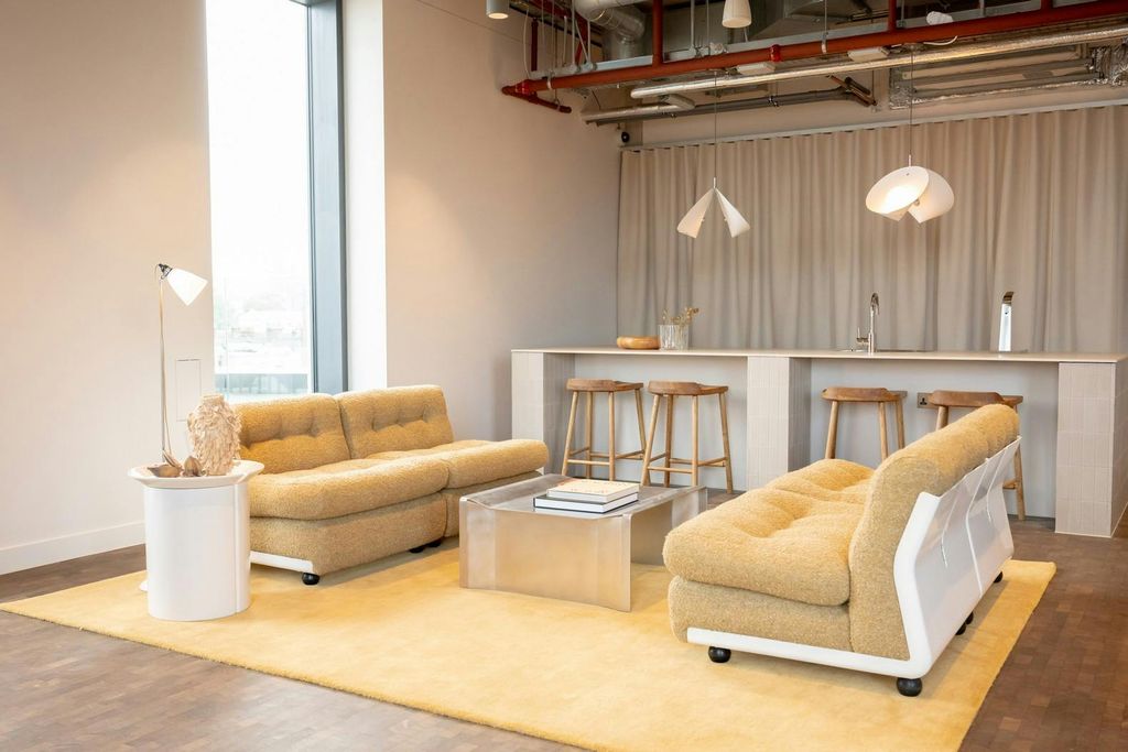 Property photo 3 of 21 Breakout Space