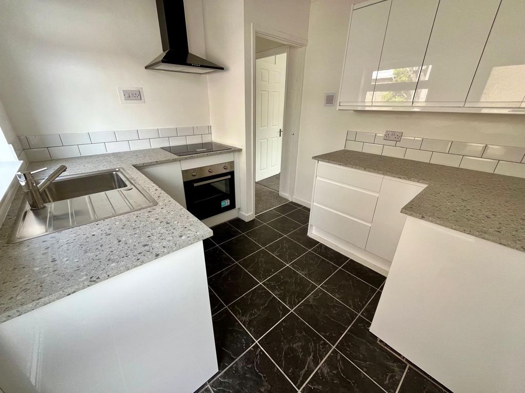 Property photo 3 of 18 Kitchen