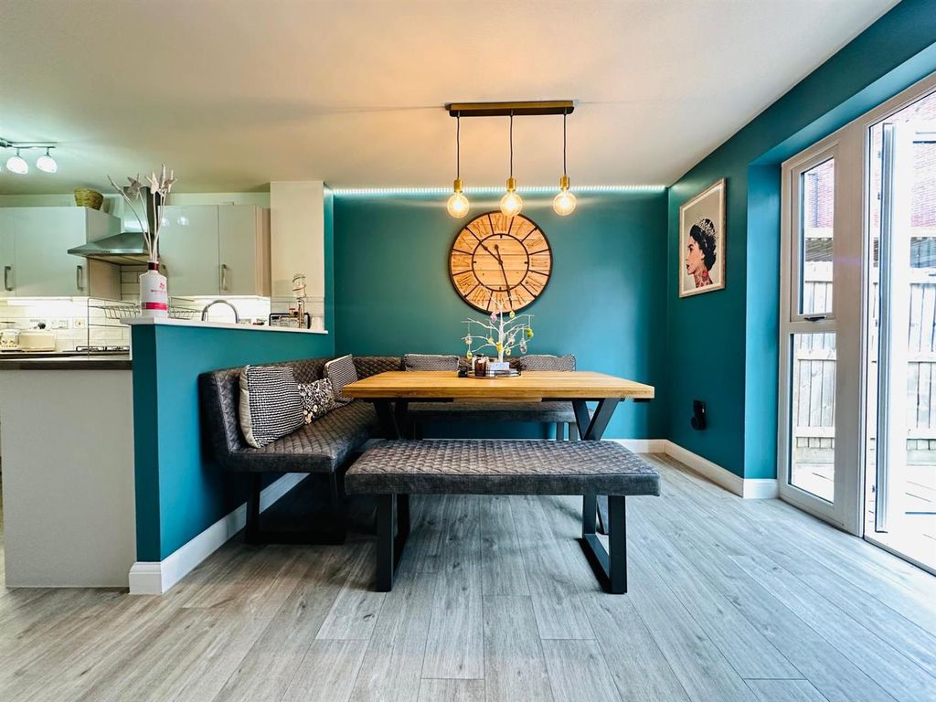 Property photo 3 of 22 Dining Area