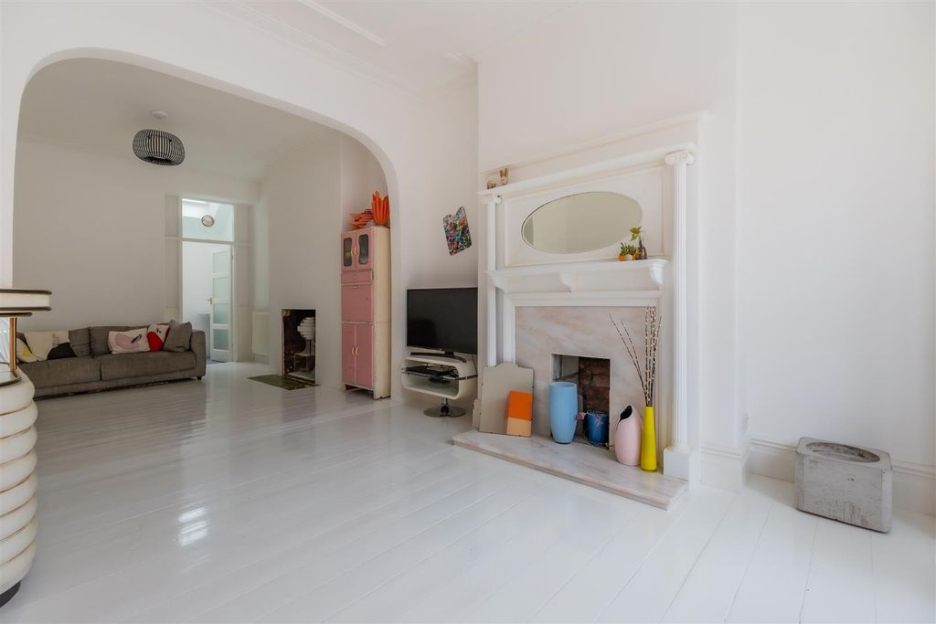 Property photo 3 of 25 7 (19 Of 25).Jpg