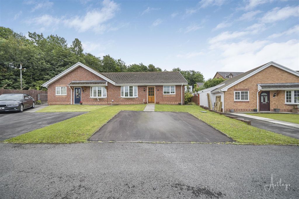 Property photo 1 of 18 Main Dwelling