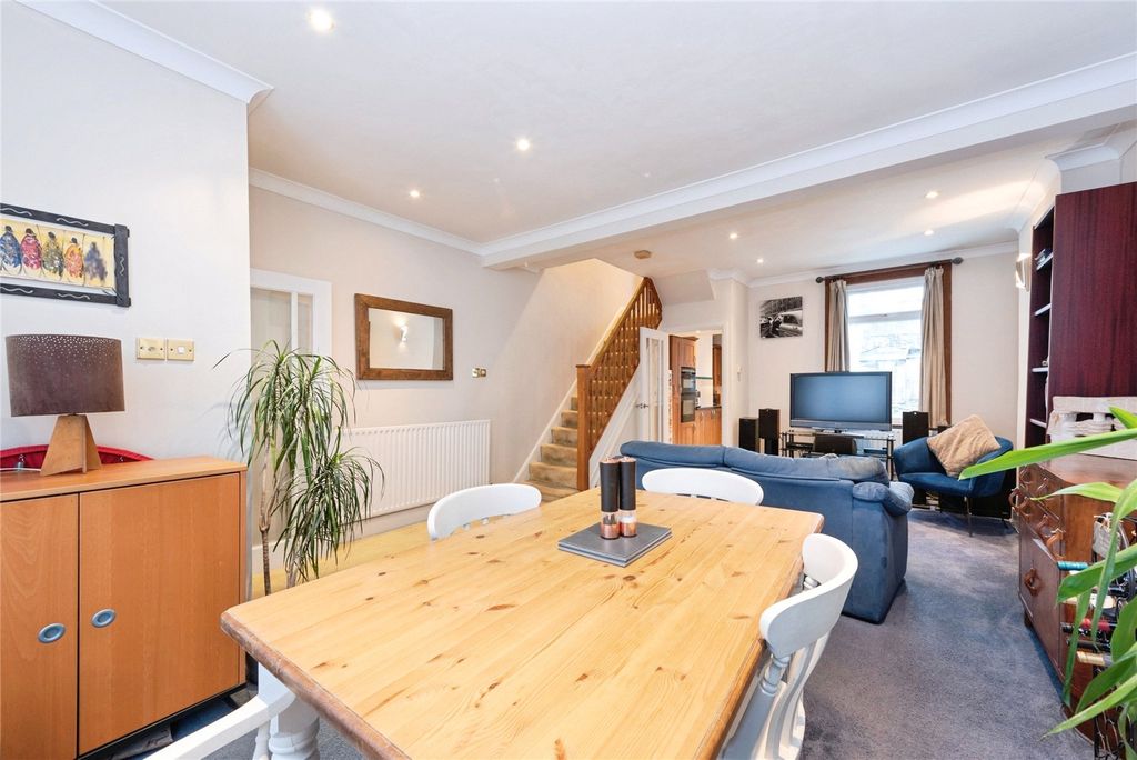 Property photo 3 of 20 Reception