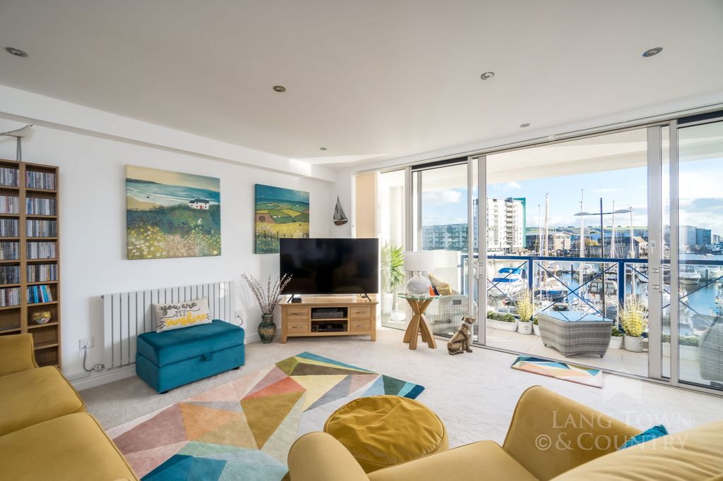 Property photo 3 of 11