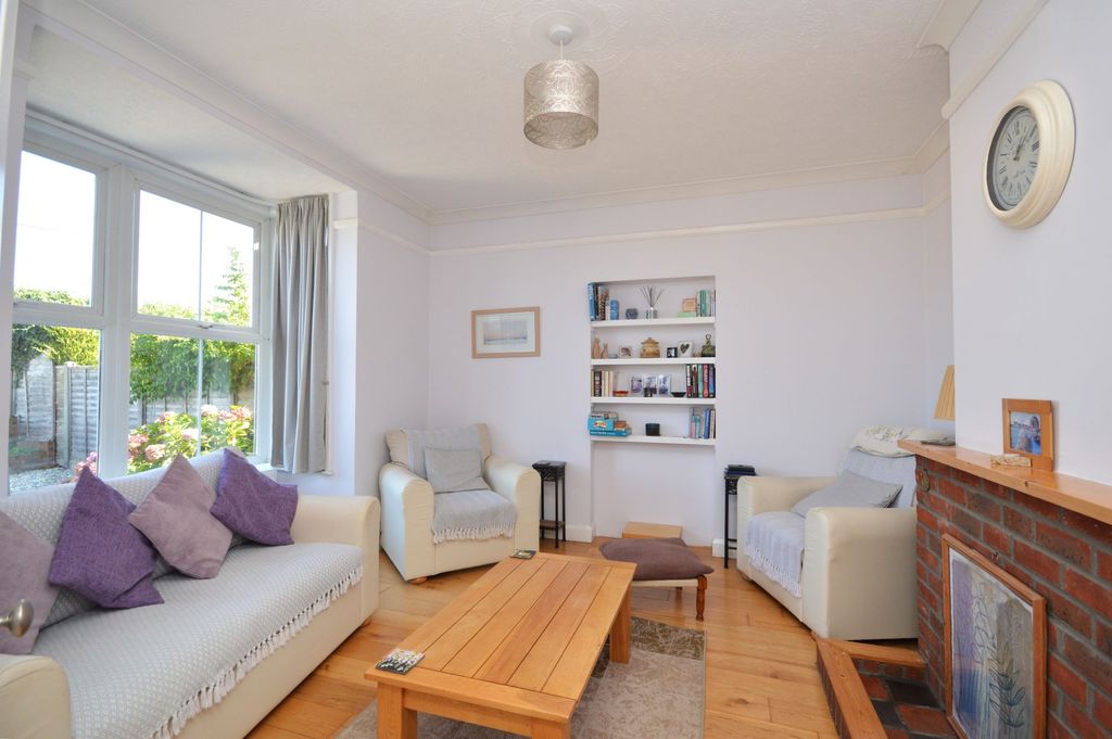 Property photo 2 of 25