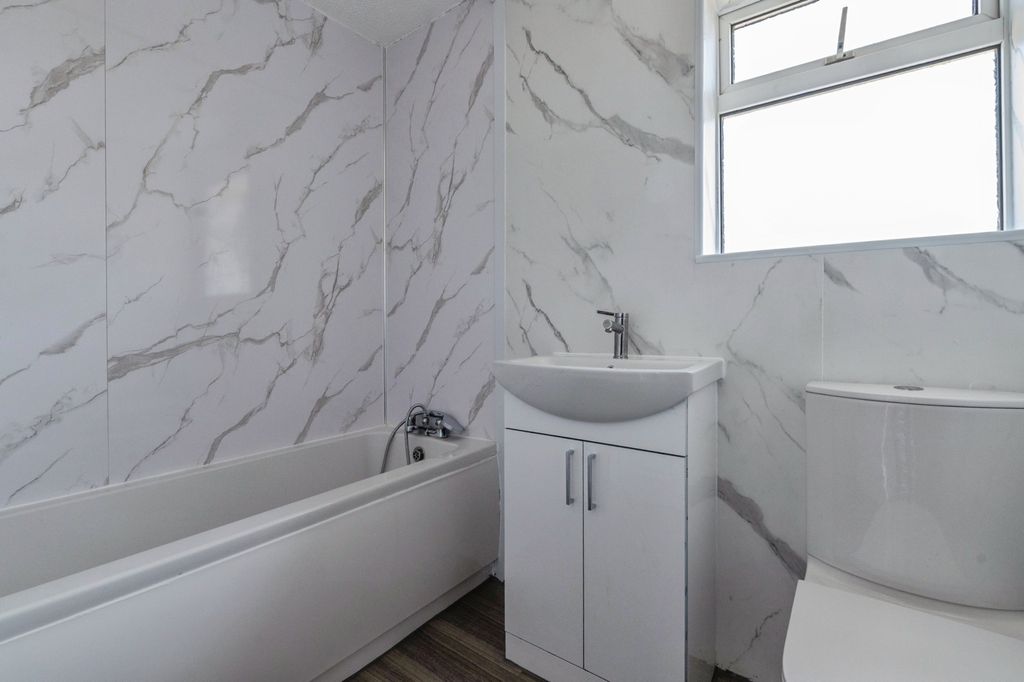 Property photo 3 of 20 Picture