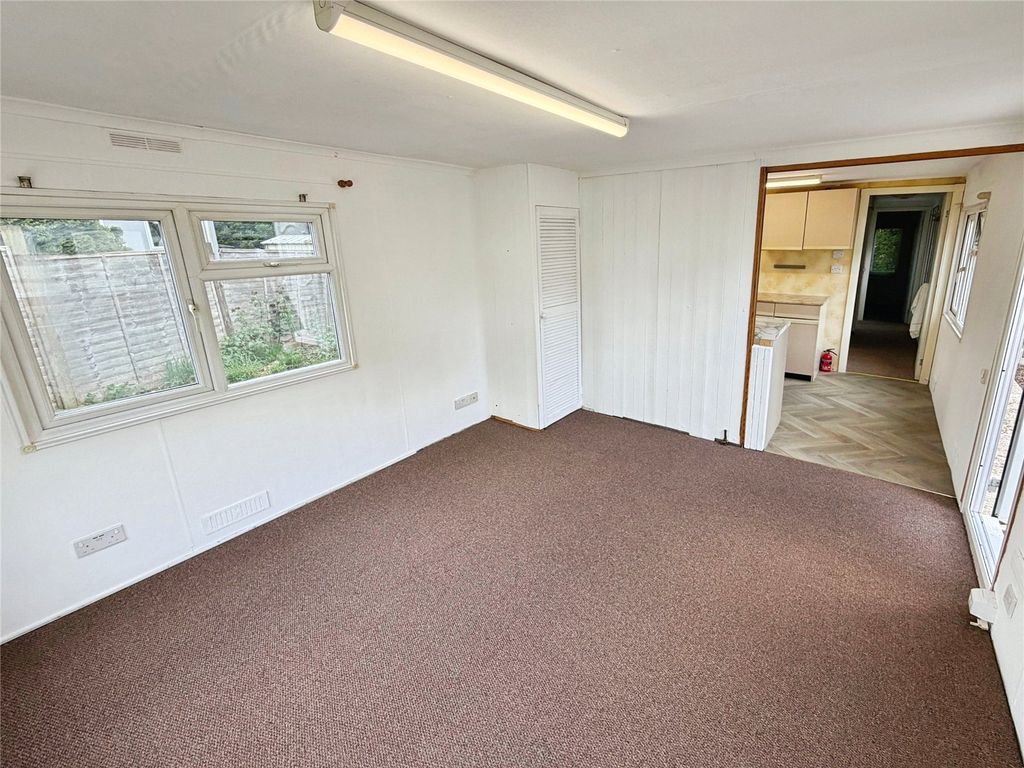 Property photo 3 of 6 Picture No. 05