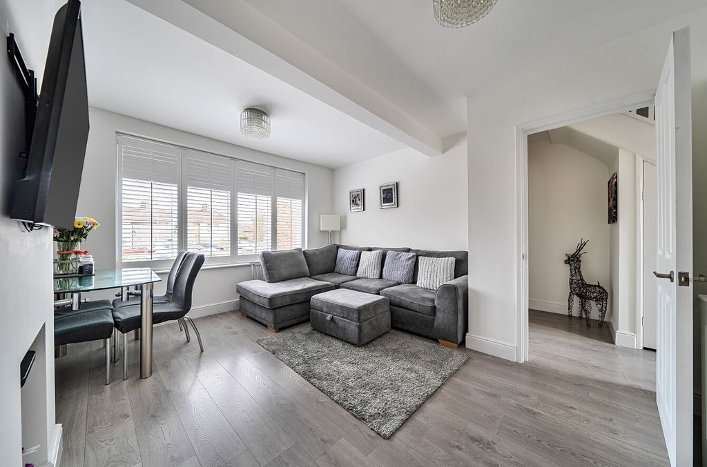 Property photo 2 of 16 1424927-10-69c19c...