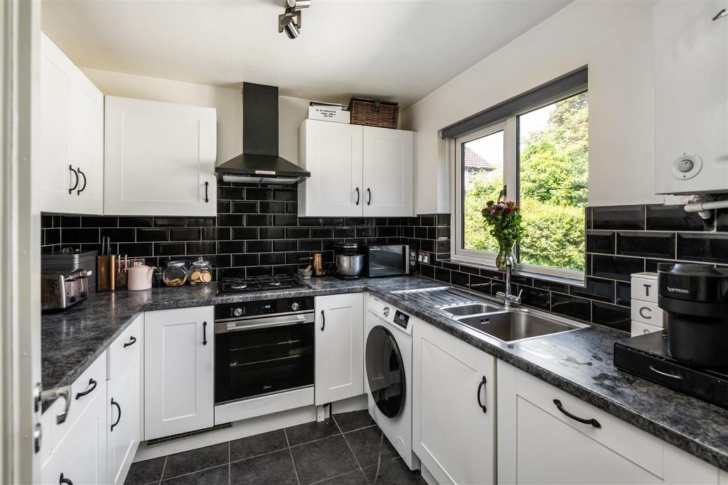 Property photo 3 of 11 25 Grassmere Internals4.Jpg