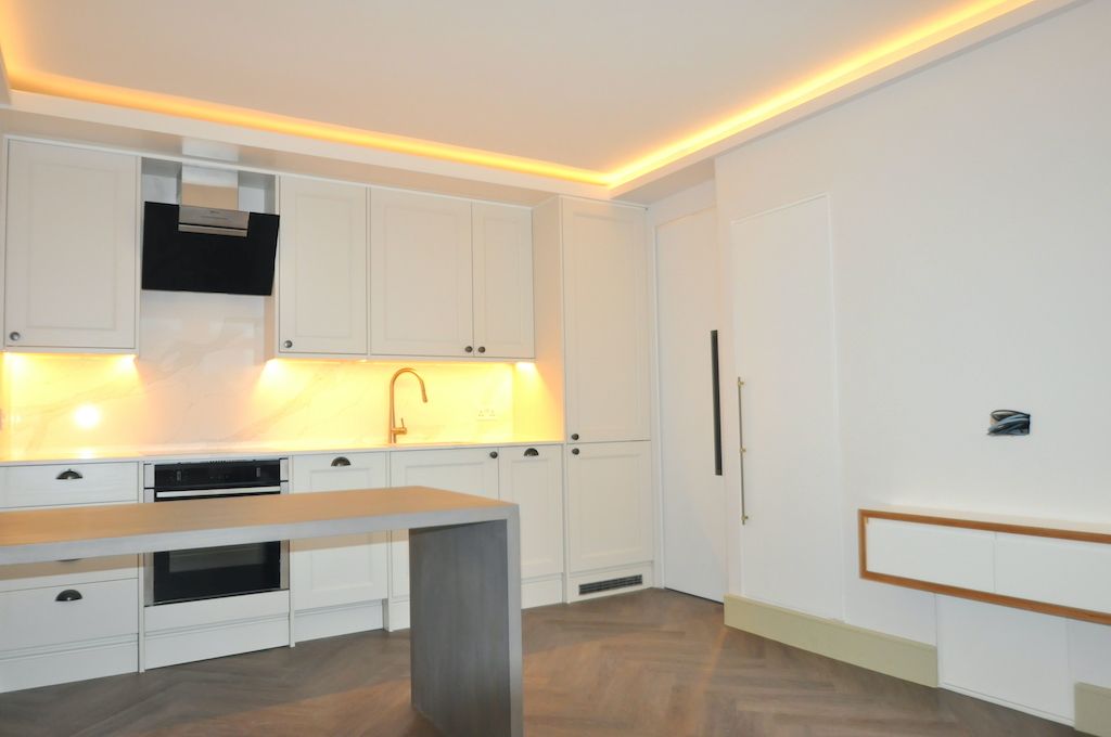 Property photo 1 of 11 Kitchen/Reception