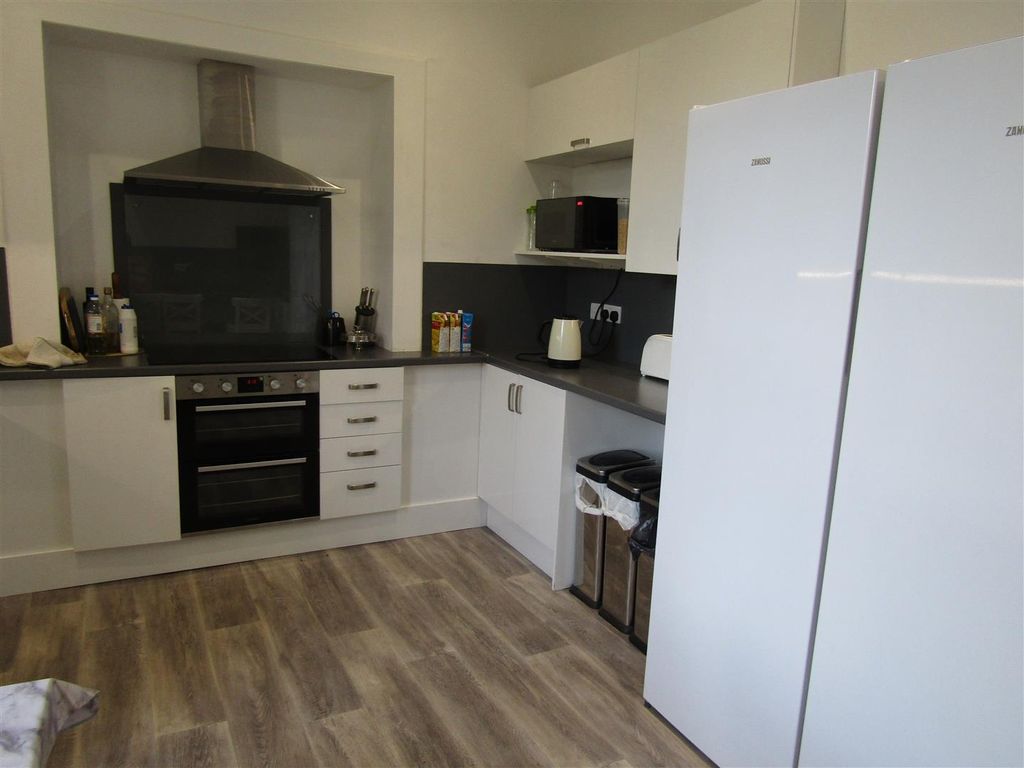 Property photo 2 of 4 Radnor Kitchen.Jpg