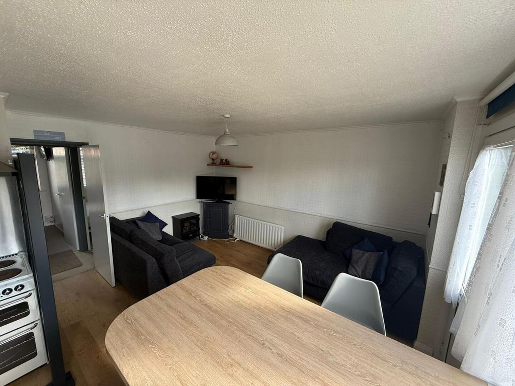 Property photo 3 of 6 Living Room