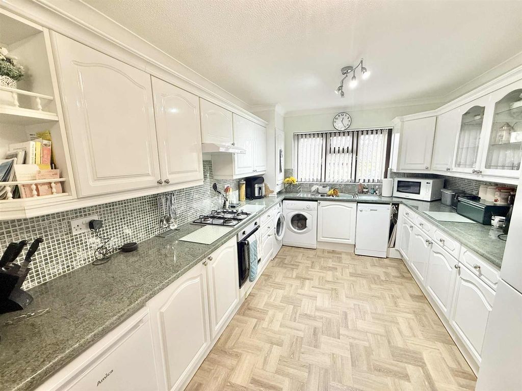 Property photo 2 of 12 Kitchen