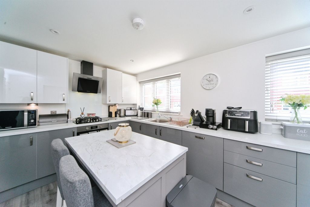 Property photo 3 of 17