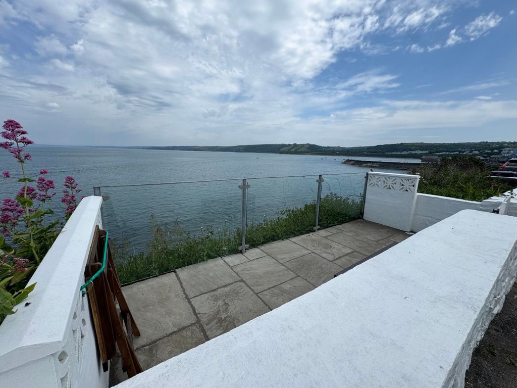 Property photo 2 of 31
