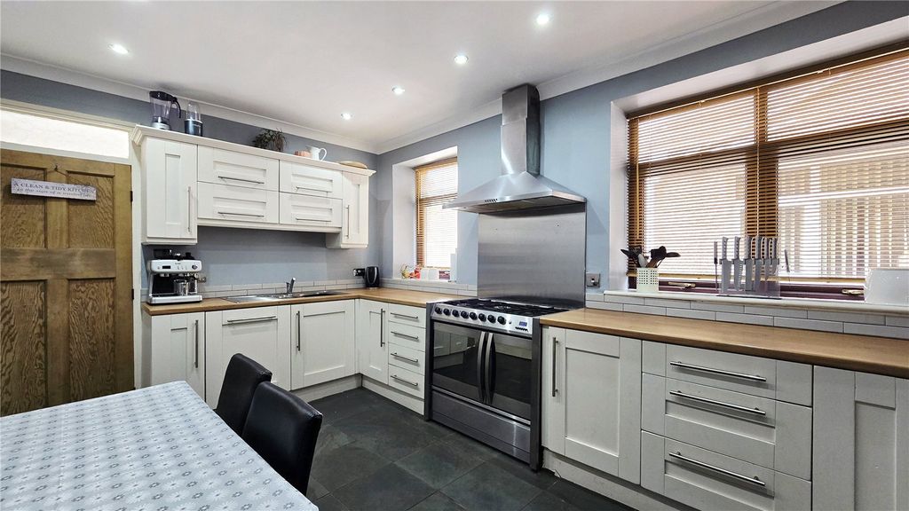 Property photo 2 of 16 Picture No. 31