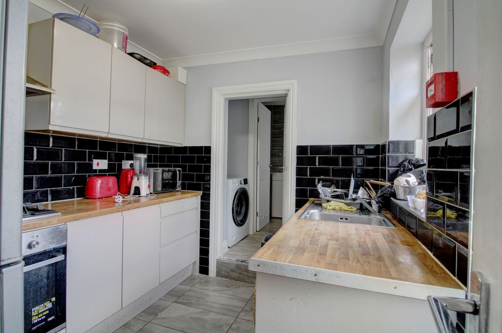 Property photo 3 of 10 Picture No. 04