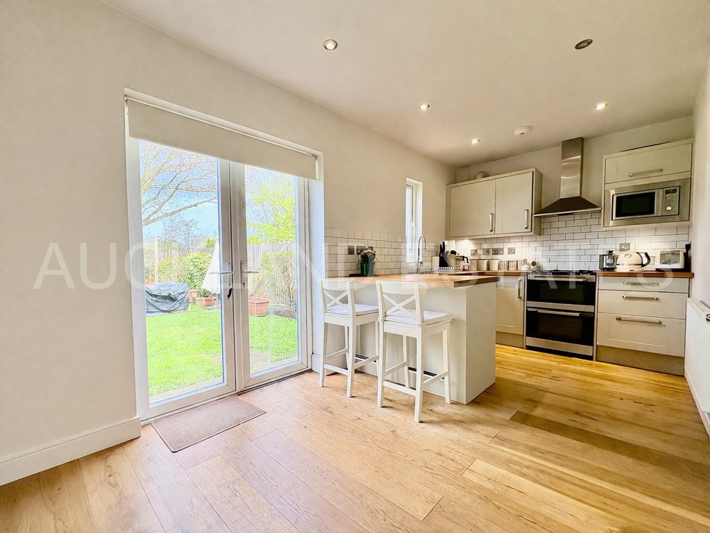 Property photo 3 of 14 Image00010