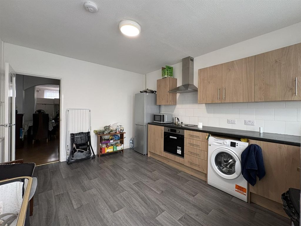 Property photo 3 of 14 Kitchen/Diner