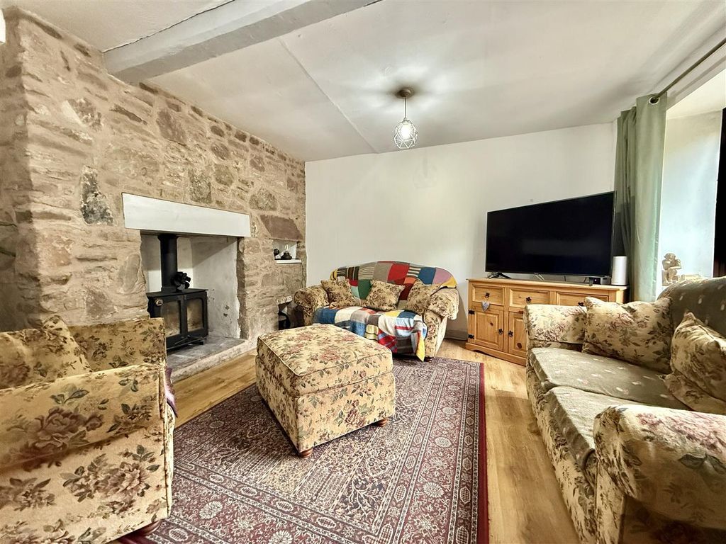 Property photo 3 of 18 Living Room