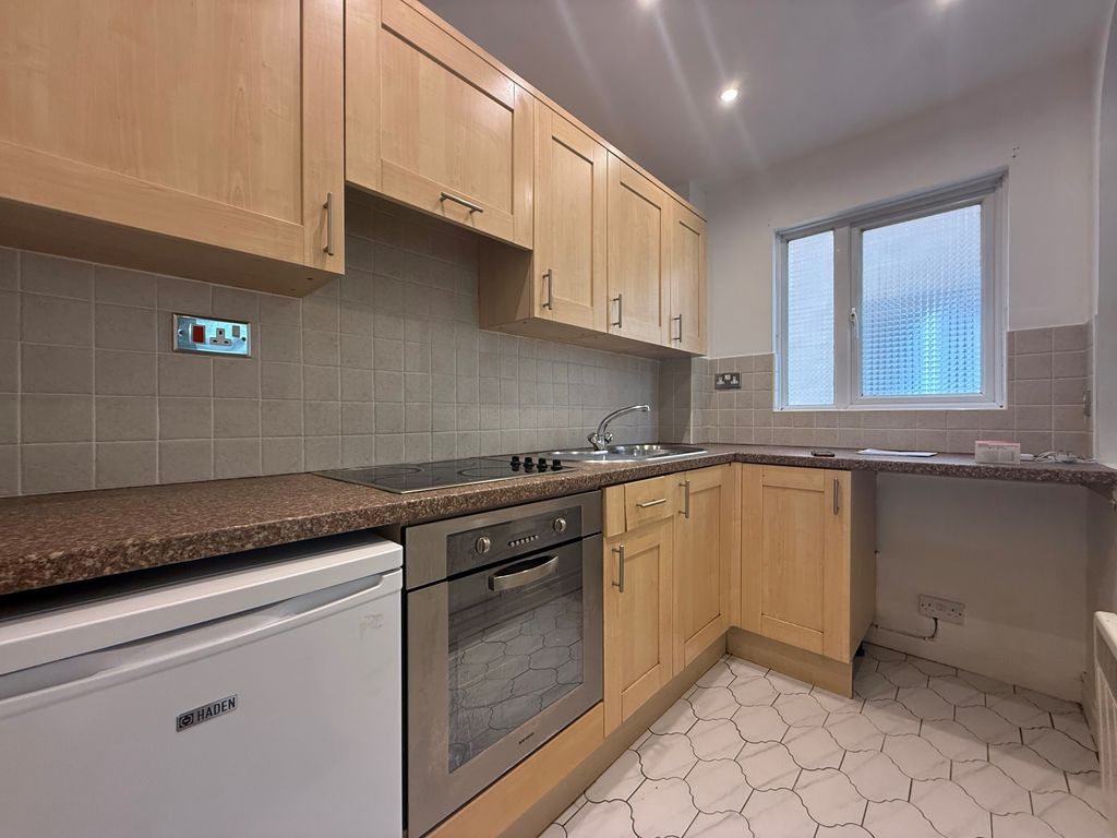 Property photo 2 of 5 Kitchen