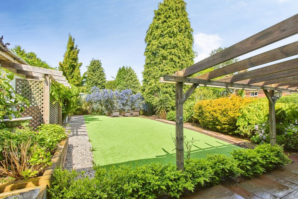 Property photo 3 of 21 Garden