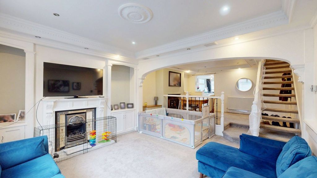 Property photo 2 of 14 Lounge