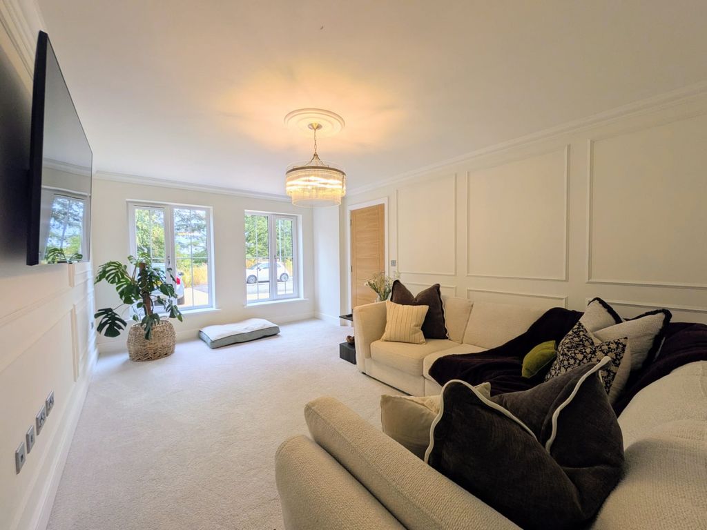 Property photo 2 of 18 9Fe87291-E237-46A8-A47d-Fec7Eb1A40F0