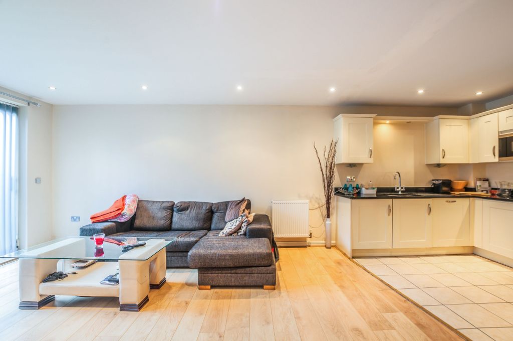 Property photo 2 of 10 396d8468-Dd2c-4c42-B