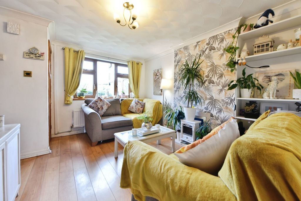 Property photo 2 of 20 Pbox-Img.Jpg