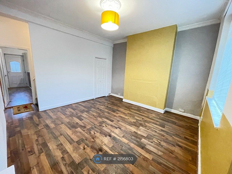 Property photo 3 of 7 Living Room