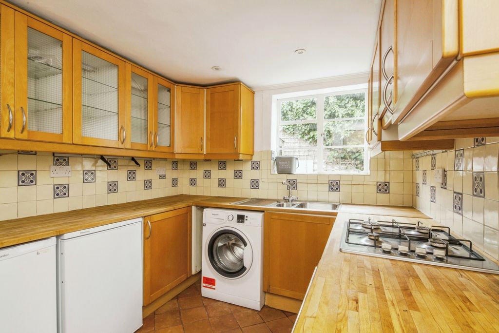 Property photo 2 of 20 Kitchen