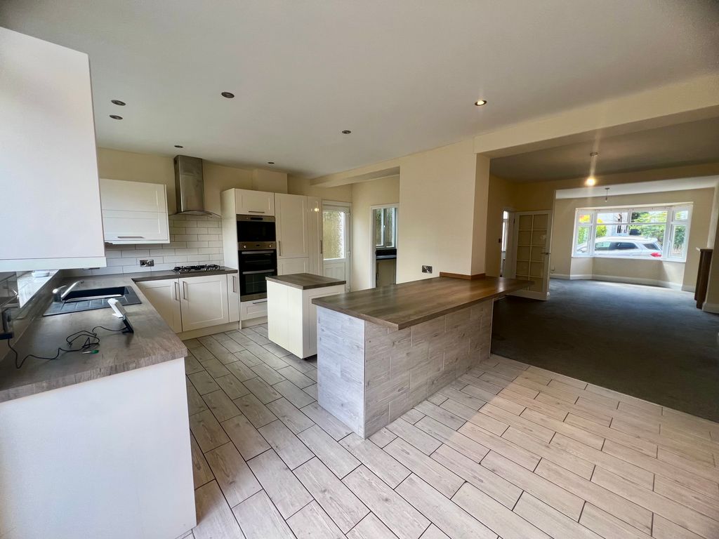 Property photo 3 of 8 Kitchen