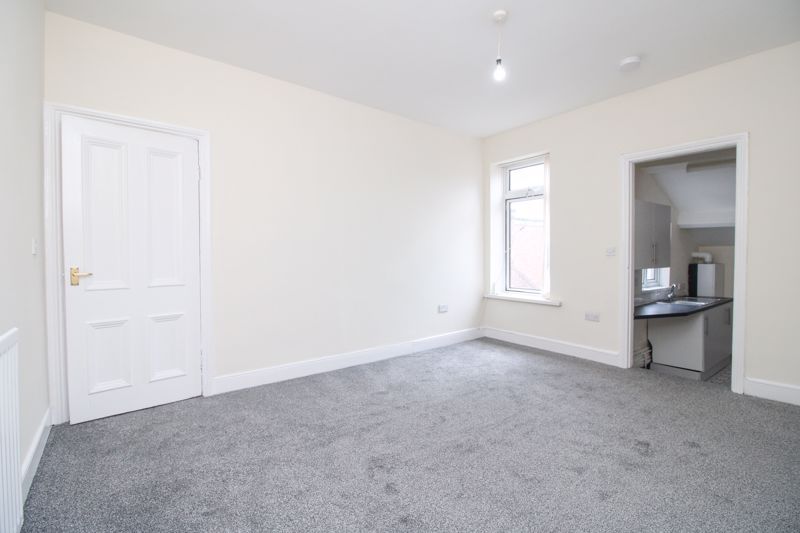 Property photo 3 of 10 Lounge