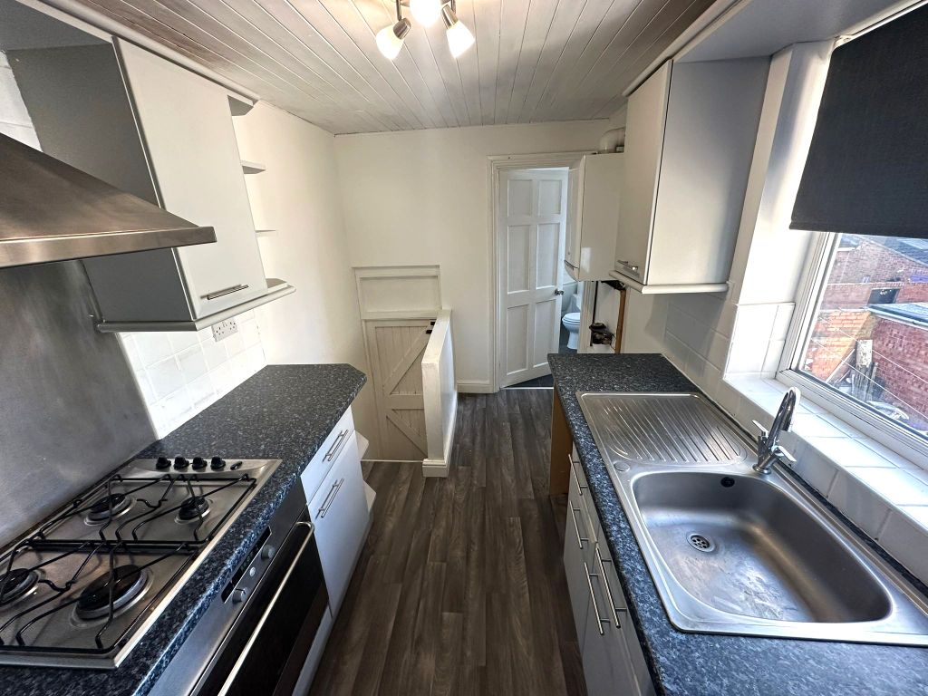 Property photo 2 of 8 Kitchen