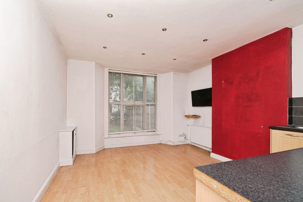 Property photo 3 of 12 Pbox-Img.Jpg