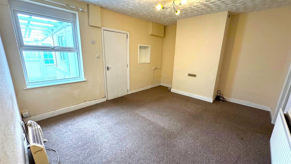 Property photo 3 of 18 Dining Room (1).Jpg