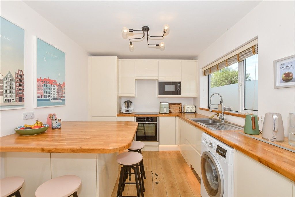 Property photo 2 of 10 Kitchen