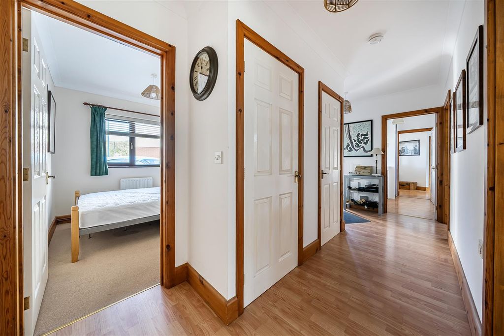 Property photo 3 of 21 Hallway