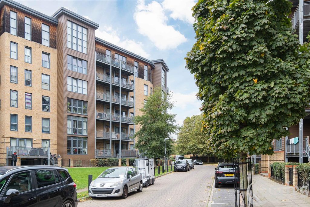 Property photo 2 of 18