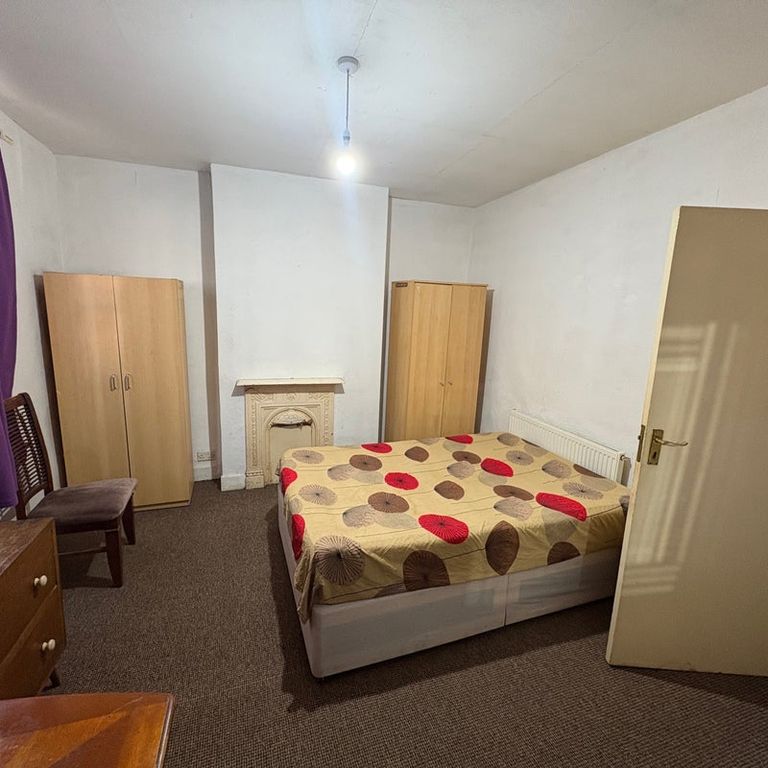 Property photo 1 of 9 Three Bedroom House Ideal For Working Families- Manor Park