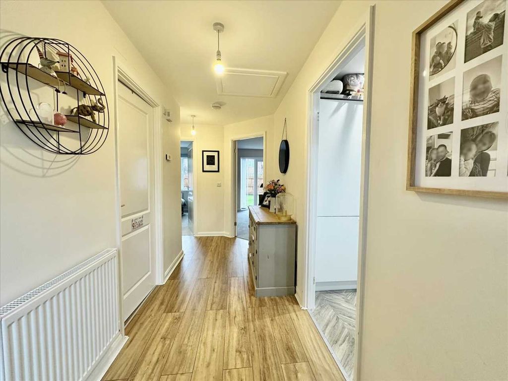 Property photo 3 of 21 Hallway