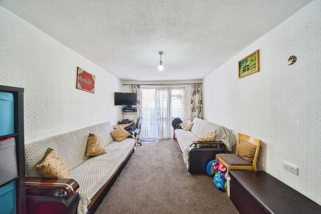 Property photo 3 of 17 Photo