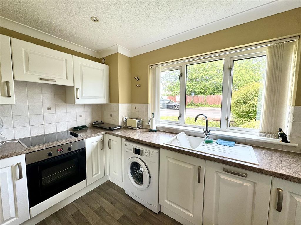 Property photo 3 of 14 Kitchen