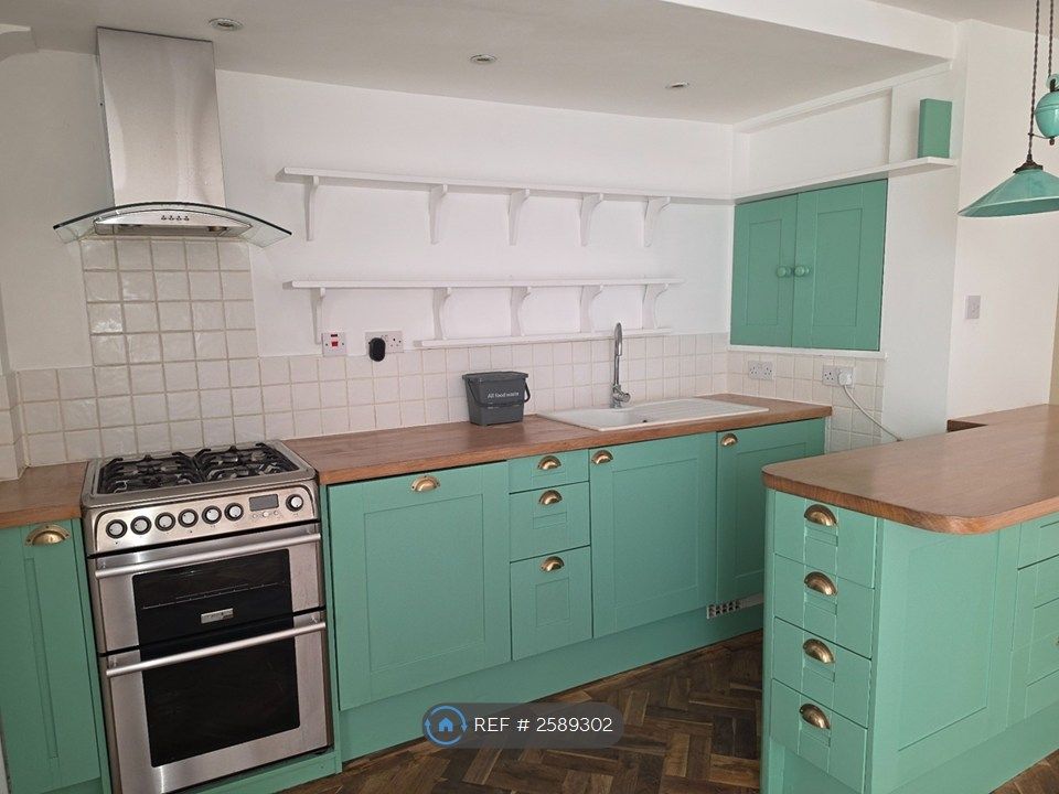 Property photo 3 of 16 Kitchen
