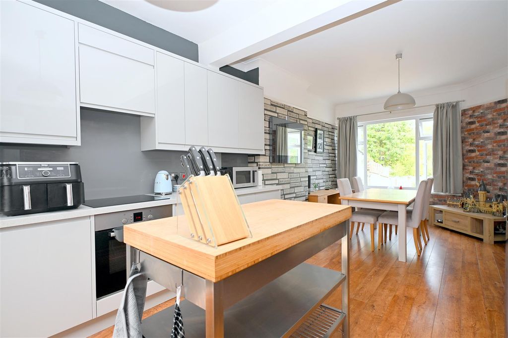 Property photo 3 of 19 Kitchen/Dining Room