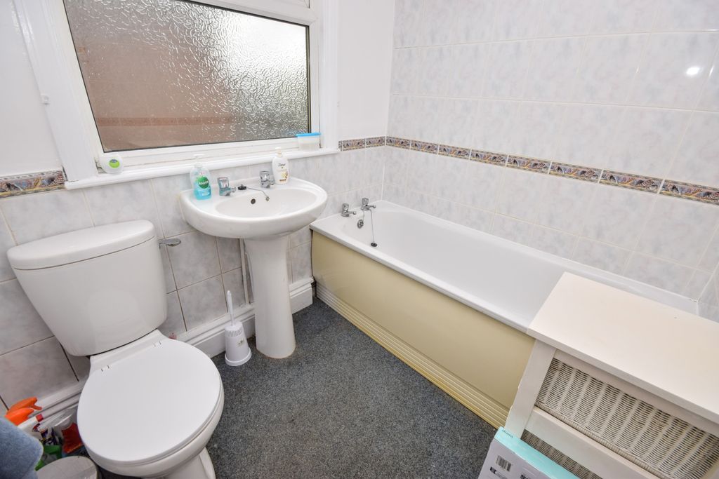 Property photo 3 of 4