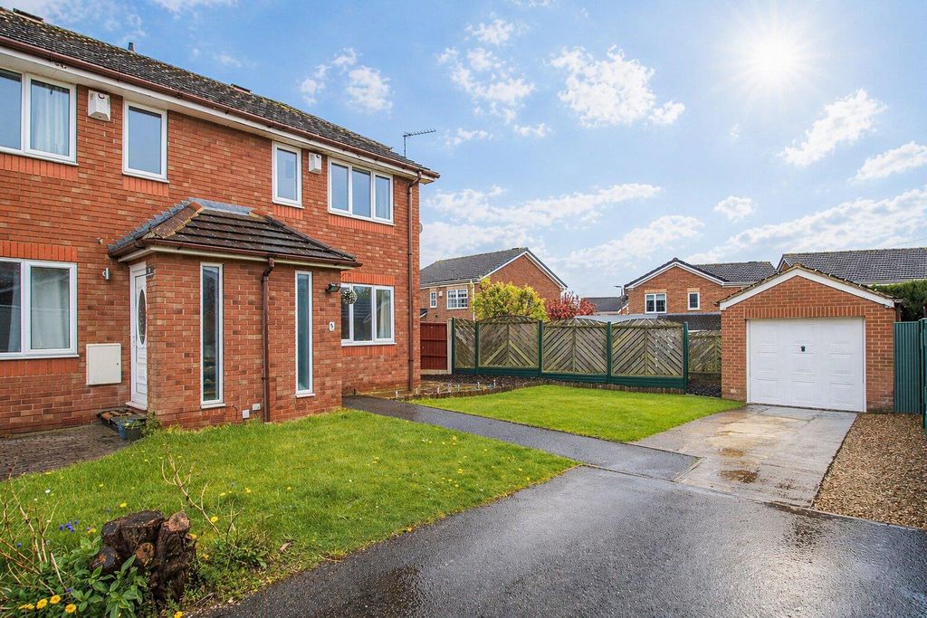 Property photo 1 of 11