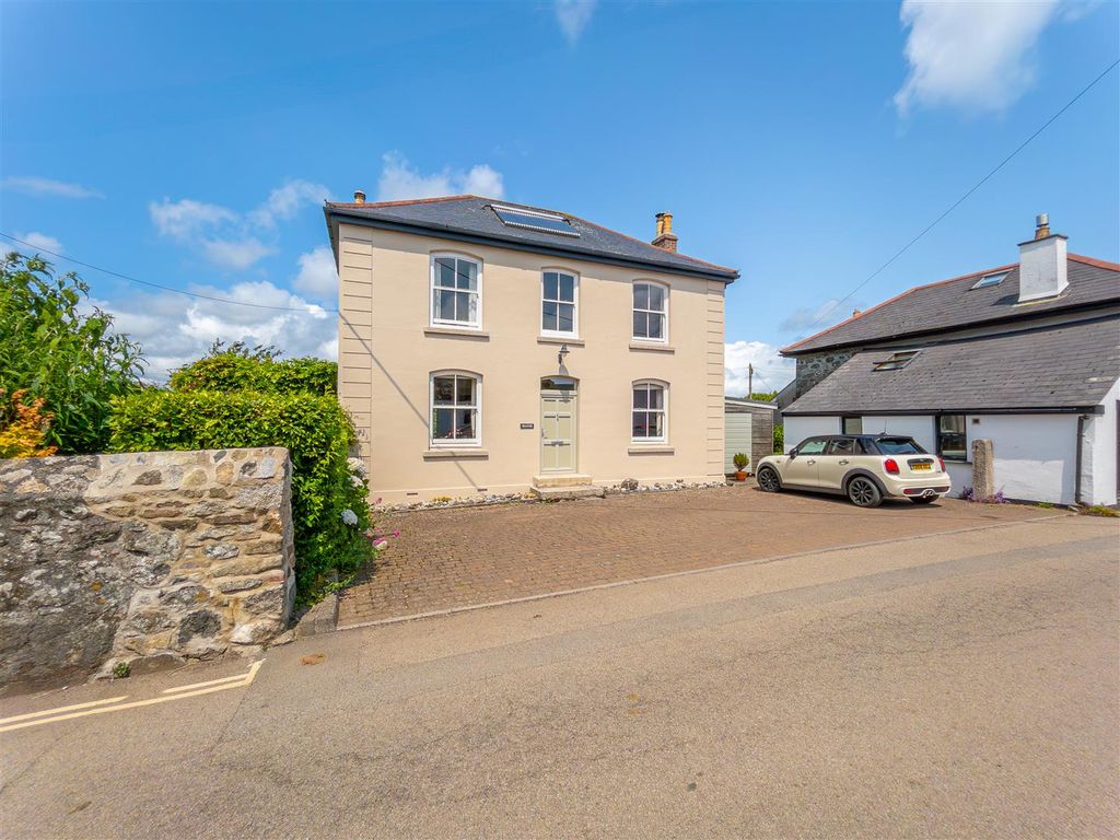 Property photo 2 of 33 Manse, St Keverne-07.Jpg