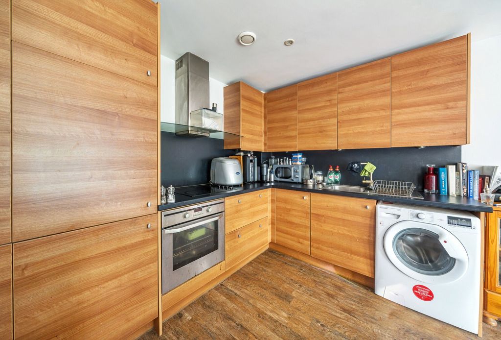 Property photo 2 of 8 Kitchen
